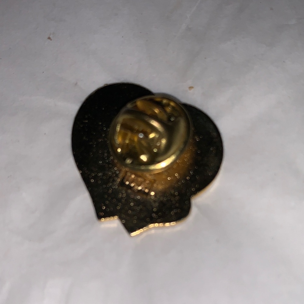 Red Tops Heart Enamel Pin - Picture 7 of 7